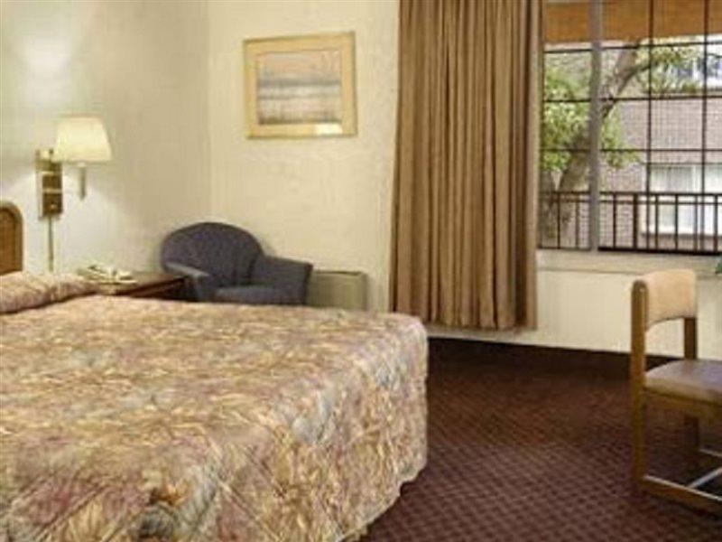 Rodeway Inn & Suites Denver Quarto foto